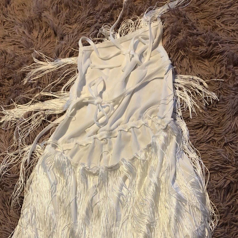 Vestido de flequillos blanco